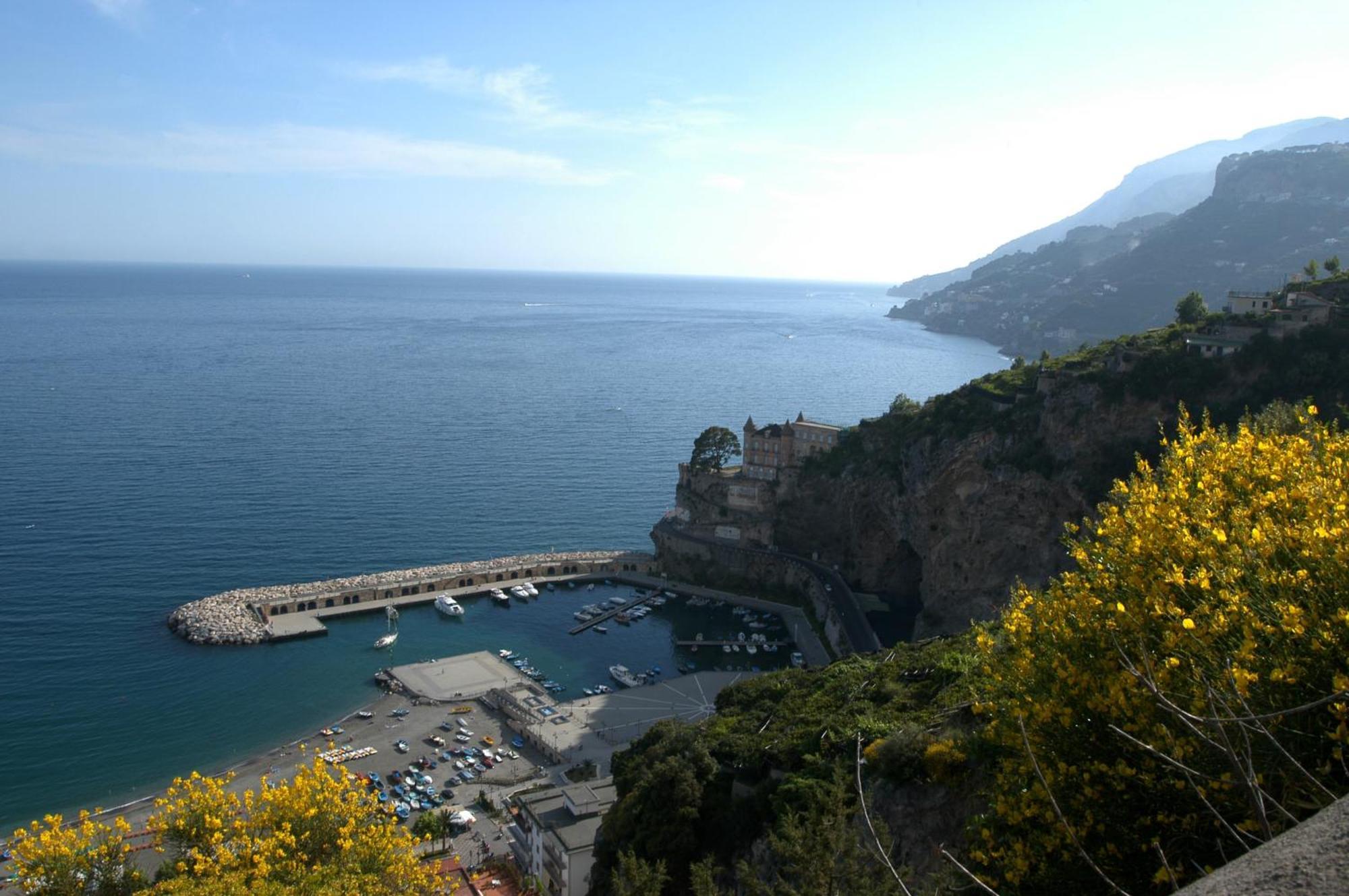 Charming Rooms Amalfi Coast ไมยอรี ภายนอก รูปภาพ